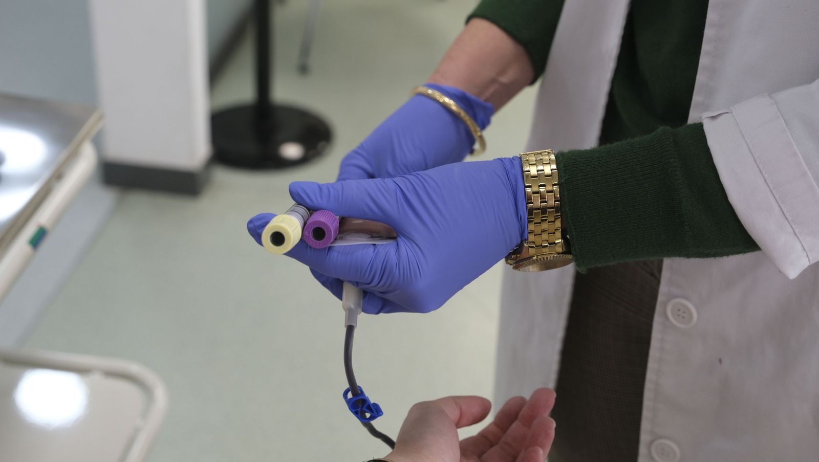 Haz una buena obra y dona sangre, te esperan en el Hospital Torrecárdenas, en imágenes