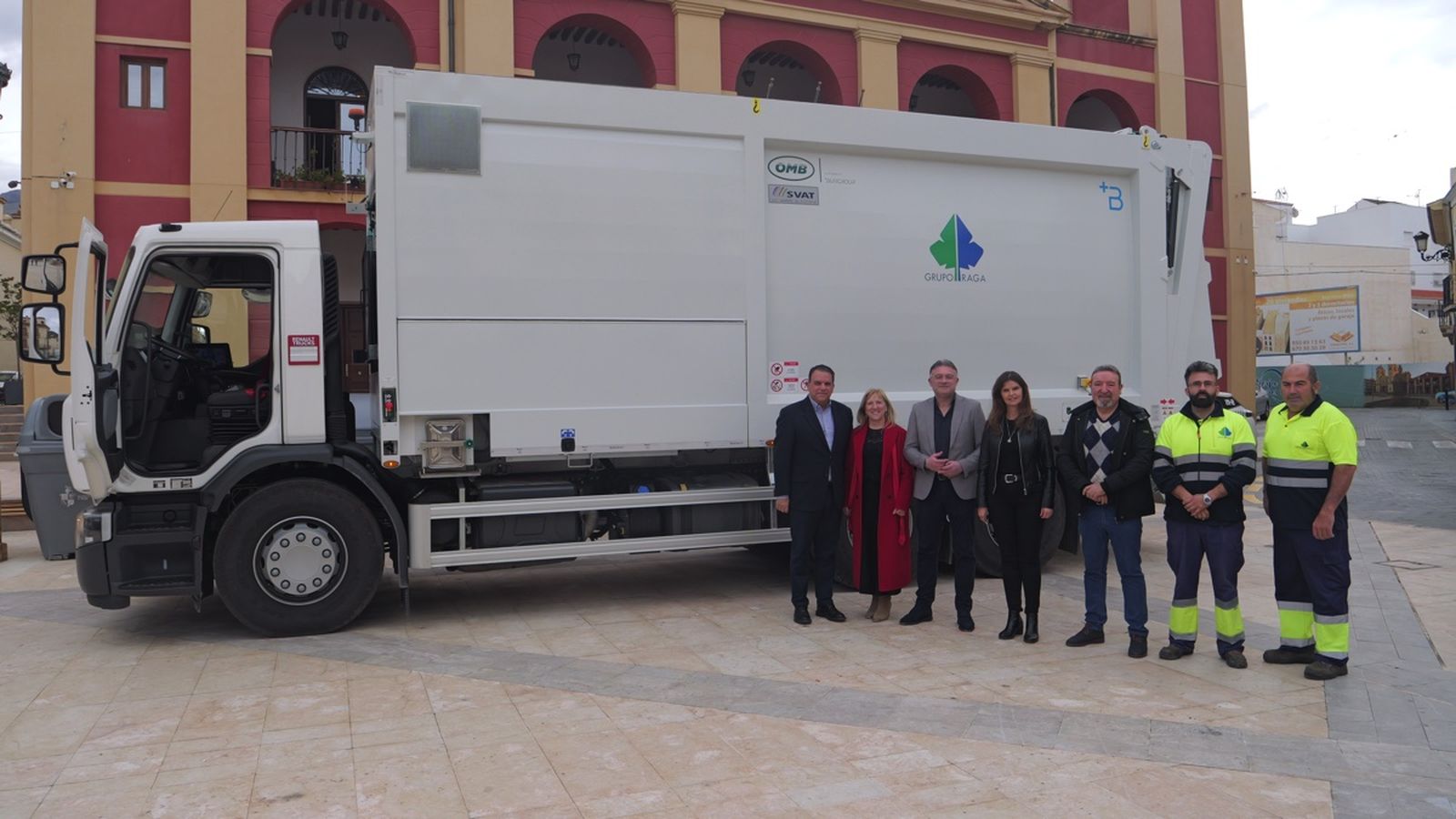 Presentación del nuevo camion de recogida de residuos de Berja.