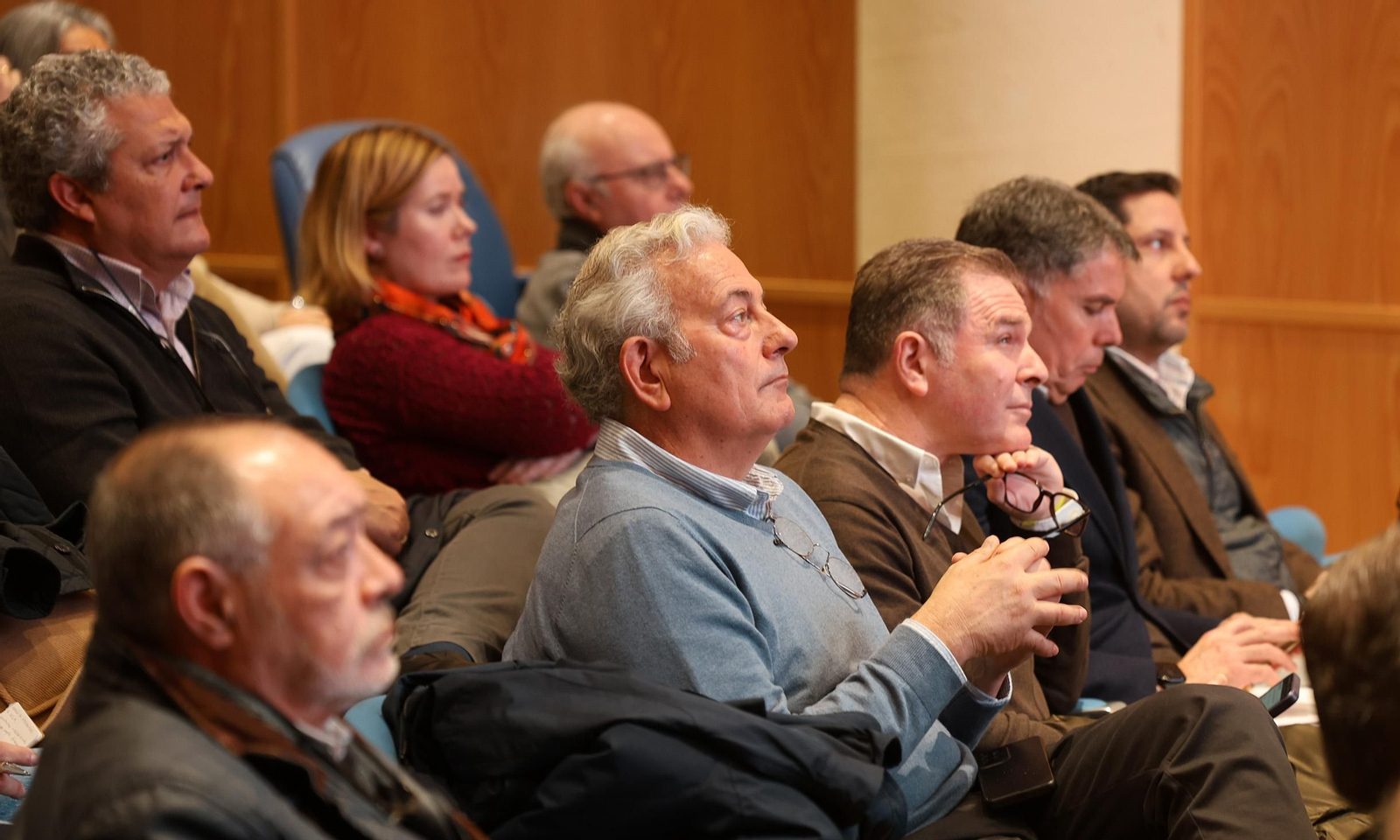 Imágenes de la conferencia de Juan José García del Hoyo 'La inversión en infraestructuras en la provincia de Huelva: déficit inversor y consecuencias socioeconómicas'