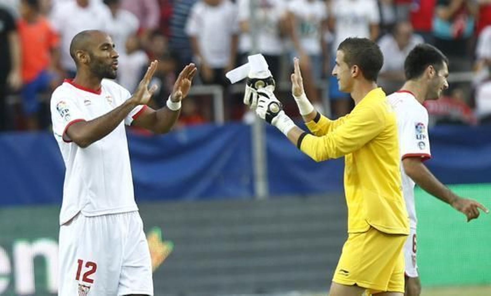 El Sevilla vence al Valencia en casa pese a jugar más de 20 minutos con nueve jugadores (1-0). / Antonio Pizarro