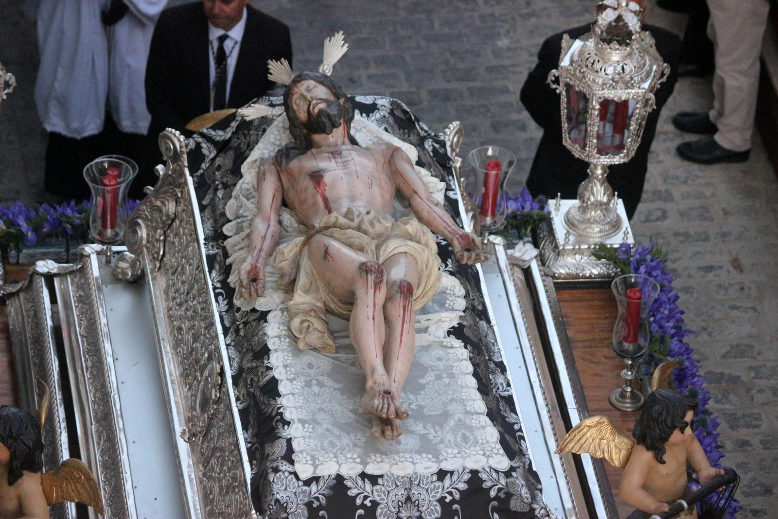 Las imágenes del Viernes Santo en Puerto Real 2023: Soledad