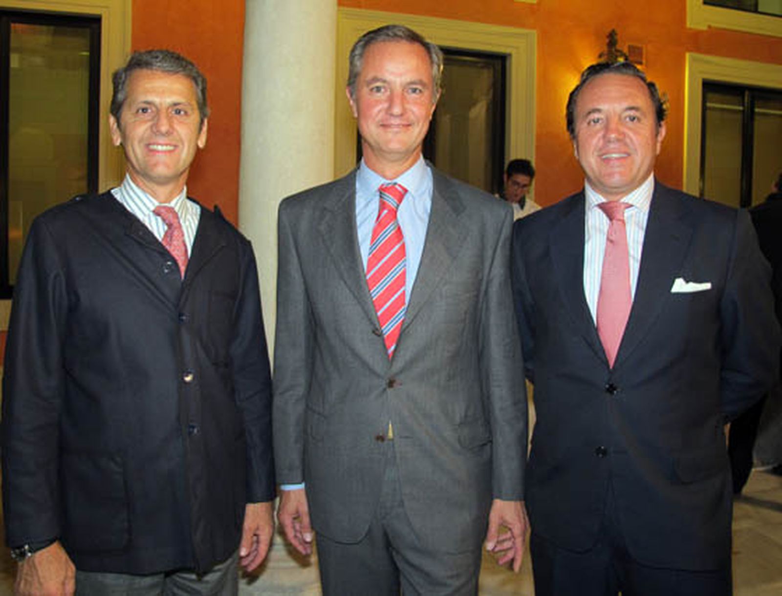 Alejandro Arreciado (Servicios Odontológicos Andaluces), Javier Charlo (Bogaris) y José Antonio García de Tejada, presidente del Real Club Pineda.

Foto: Victoria Ramírez