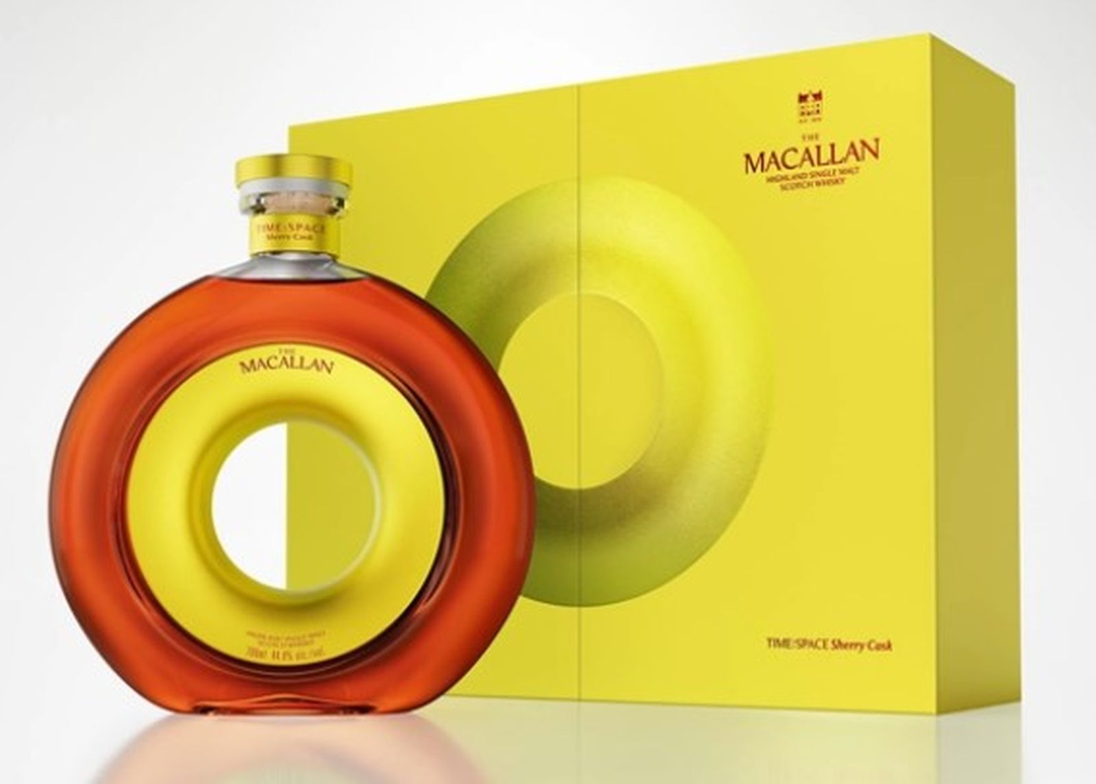 Botella y estuche del nuevo whisky de The Macallan con doble maduración en Sherry Casks.