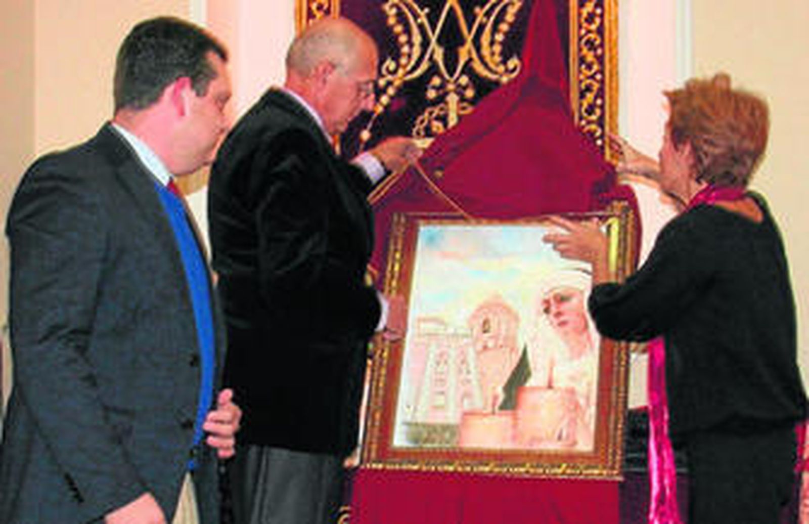 Jesús Carmona y María Ángeles Zaragoza descubren la obra de la pintora.