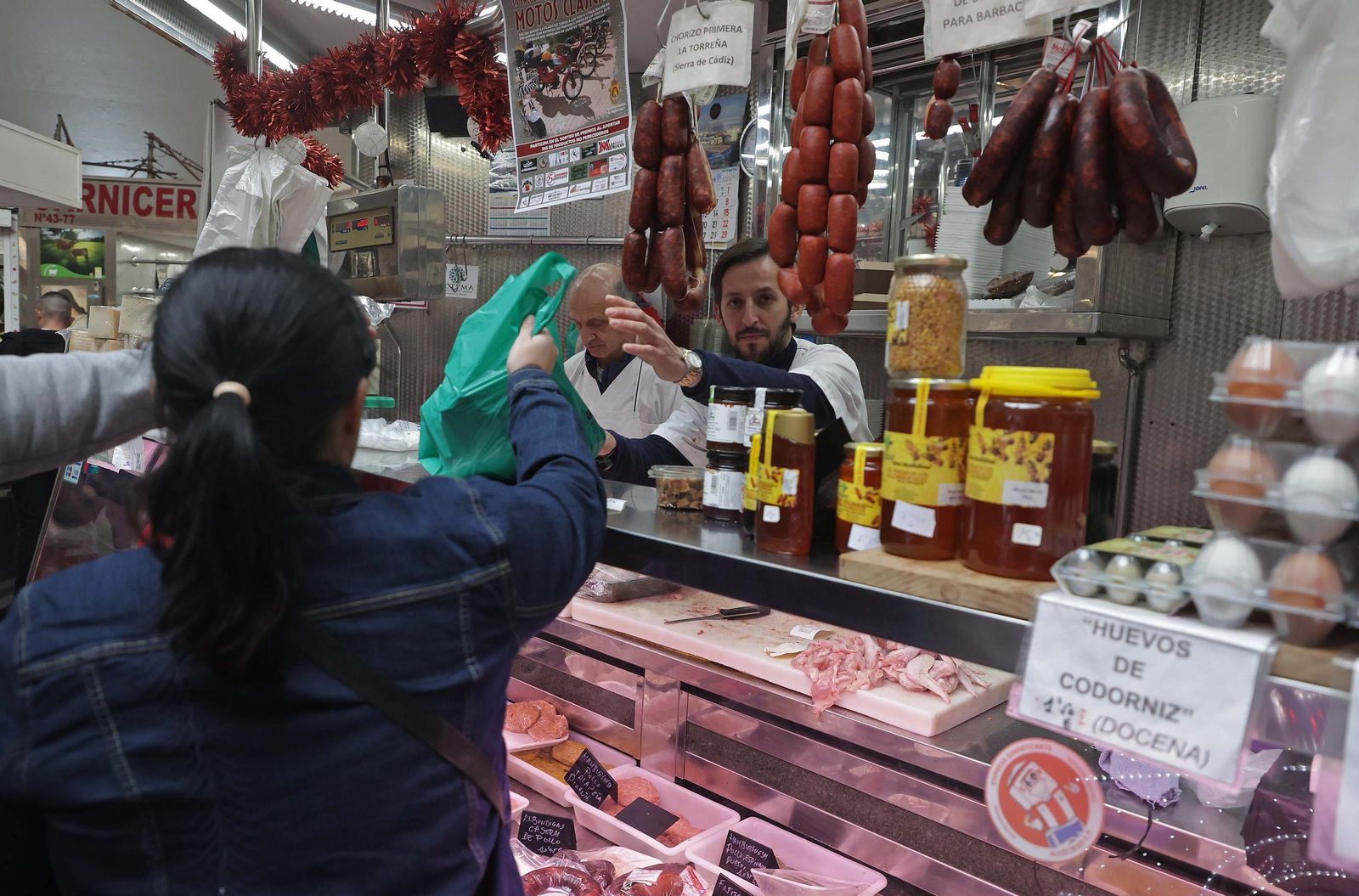 Fotos de las últimas compras en Algeciras para la cena de Nochebuena