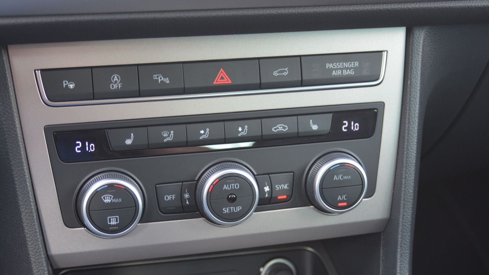 Se mantiene invariado el módulo original para la climatización con el que se estrenase este SUV.