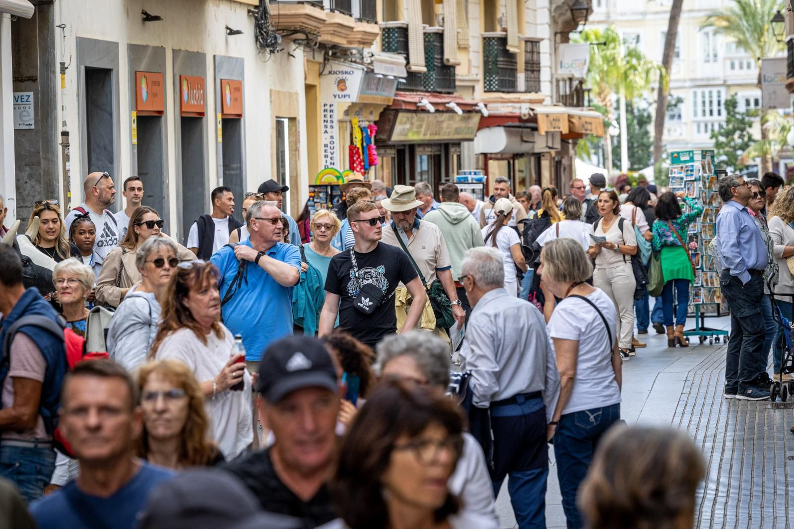 Turistas y cruceros este martes en Cádiz