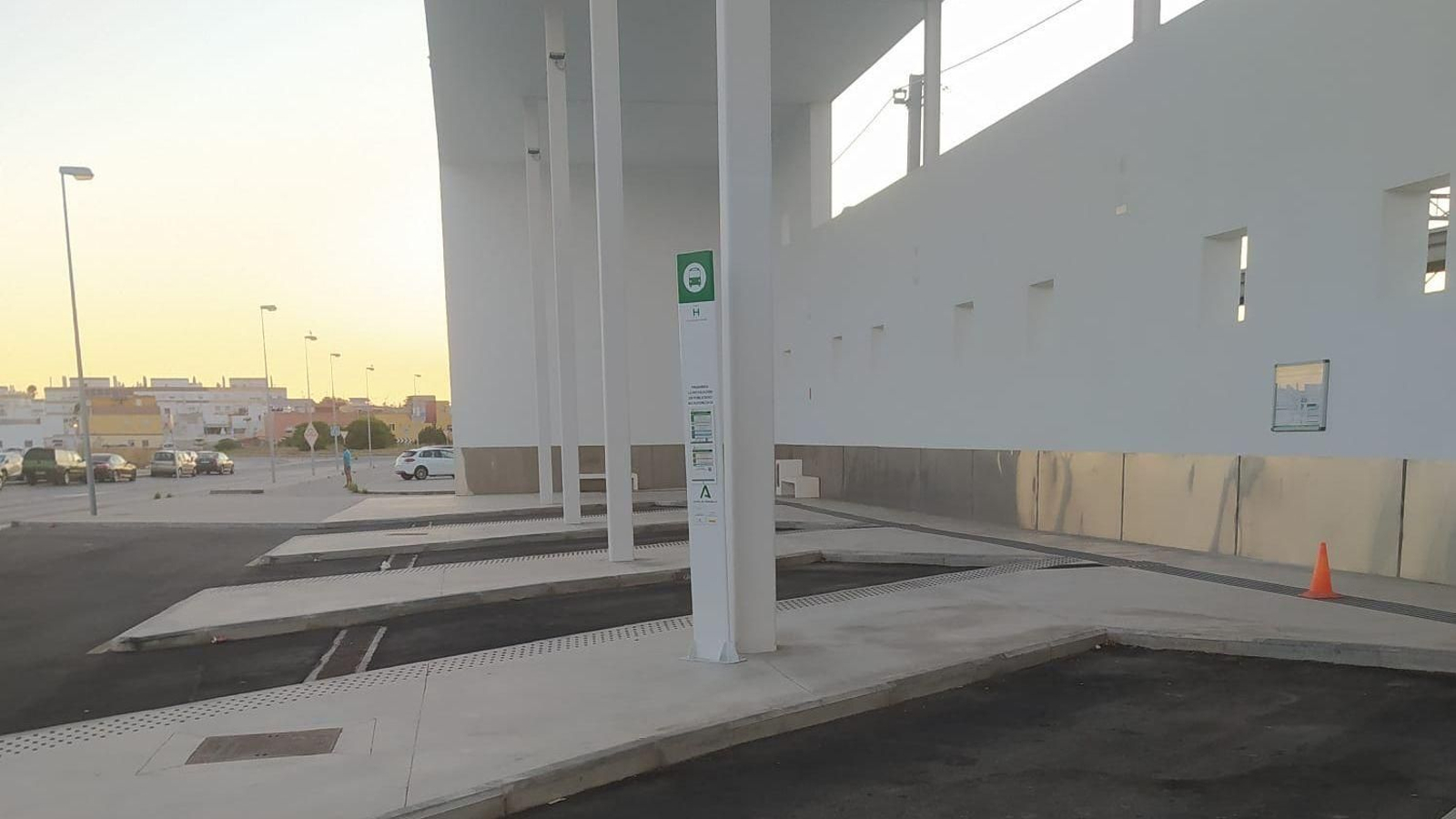 Ya se han instalado algunos paneles informativos en el intercambiador.