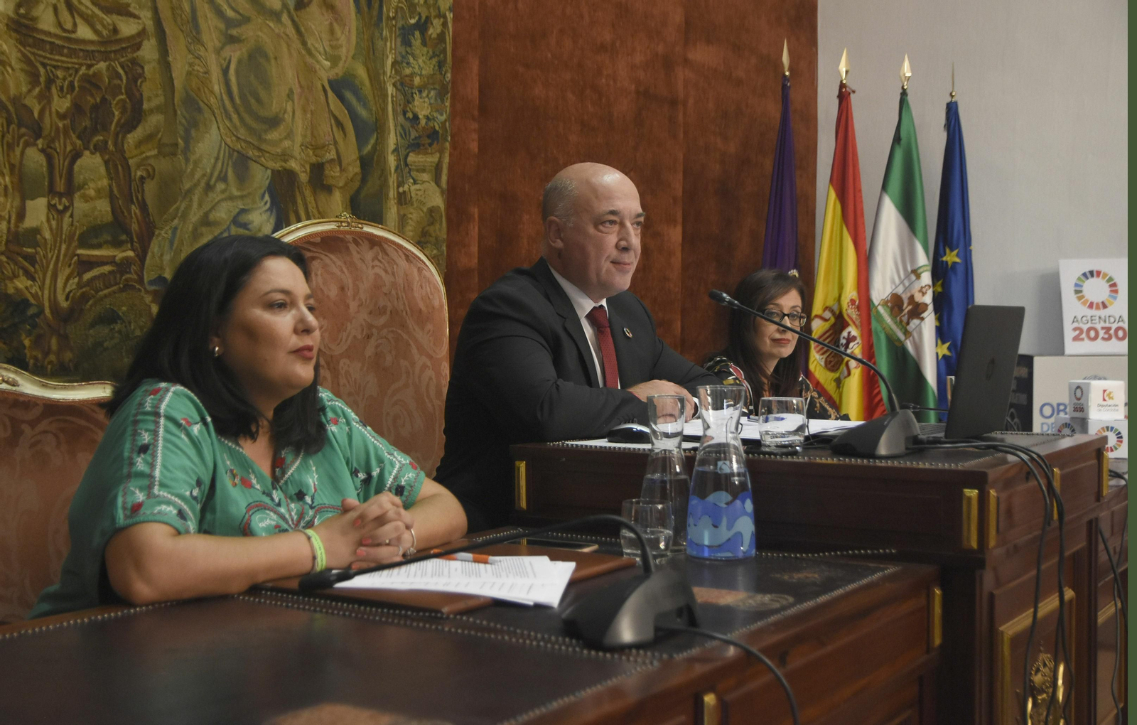 Dolores Amo, Antonio Ruiz y Felisa Cañete, en un Pleno de la Diputación.