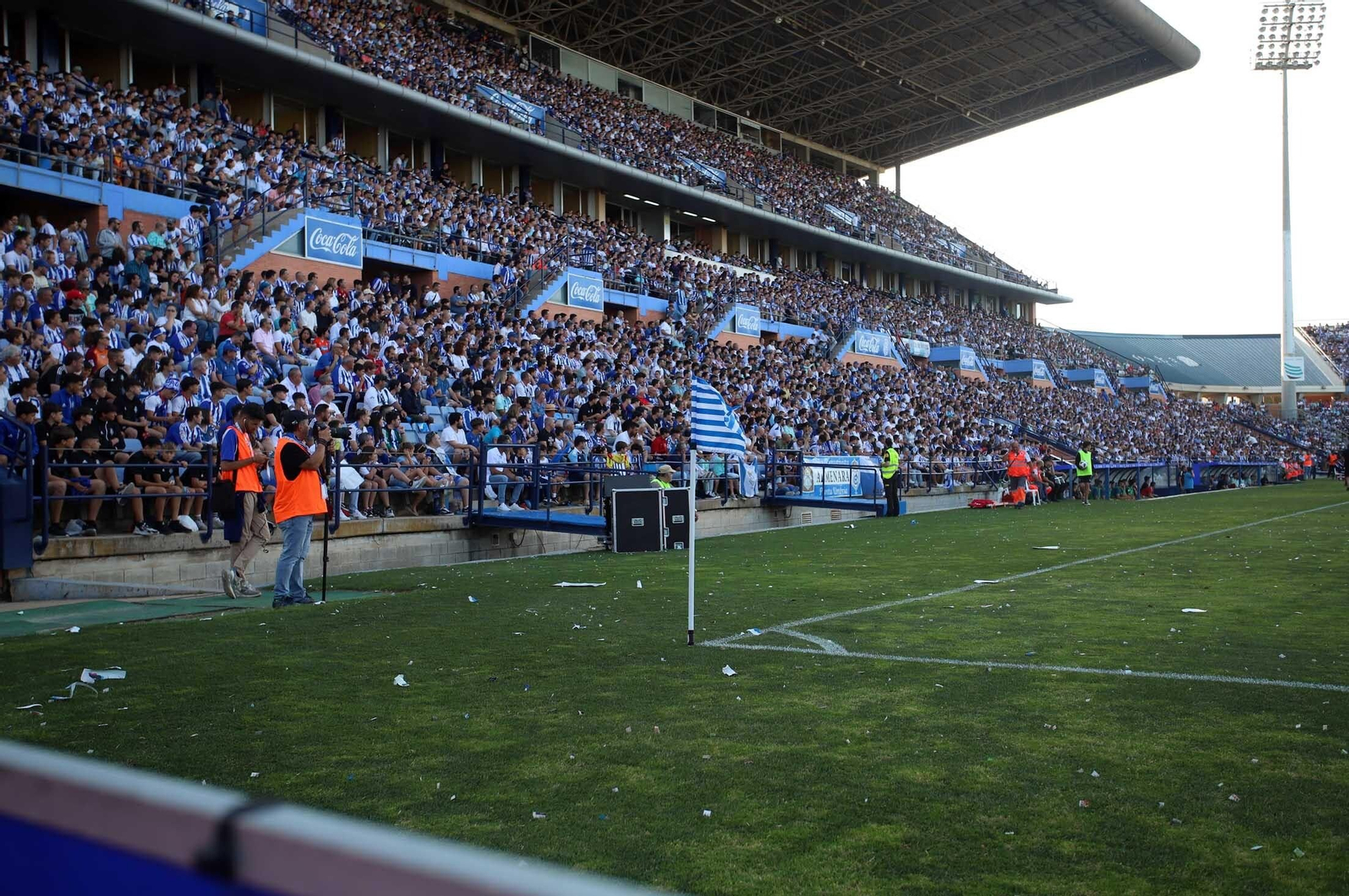 Imágenes del gran ambiente en el Nuevo Colombino en el ascenso del Recre