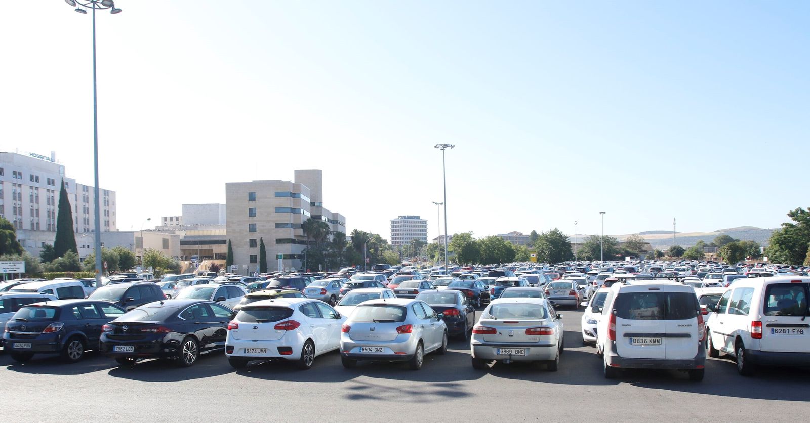 Aparcamiento del Hospital Reina Sofía.