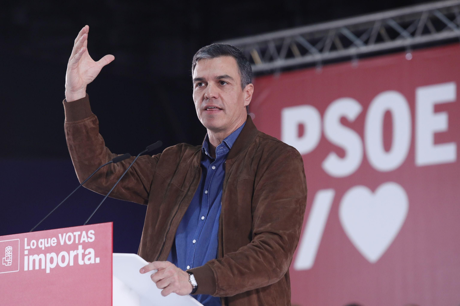 El presidente dice que el PP recorta en el Gobierno y deroga en la oposición