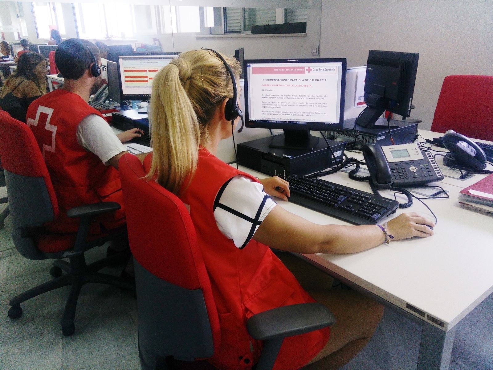 Voluntarios de Cruz Roja en una imagen de archivo.