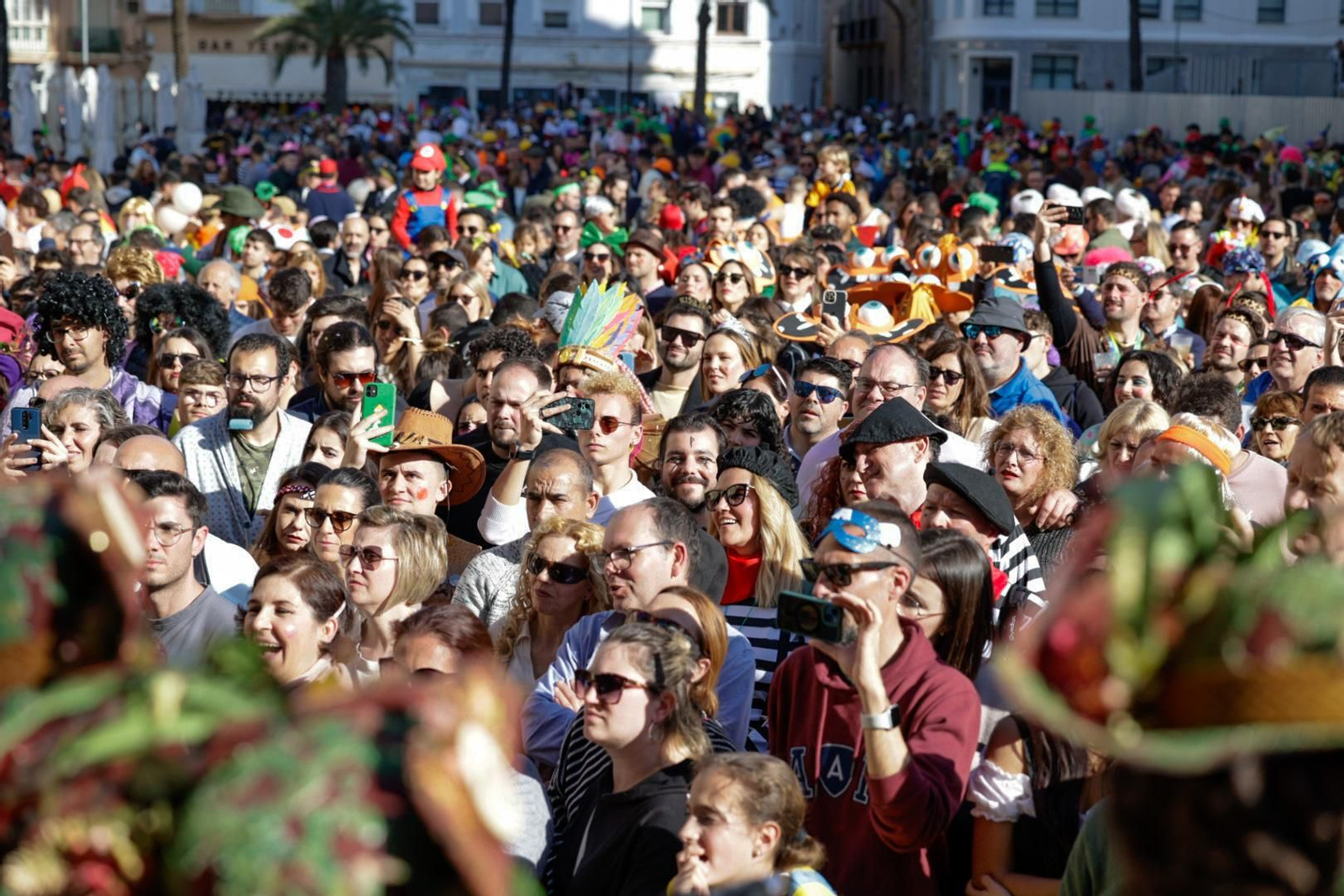 Así vive Cádiz su primer sábado de Carnaval 2025: búscate entre las imágenes del día en la calle