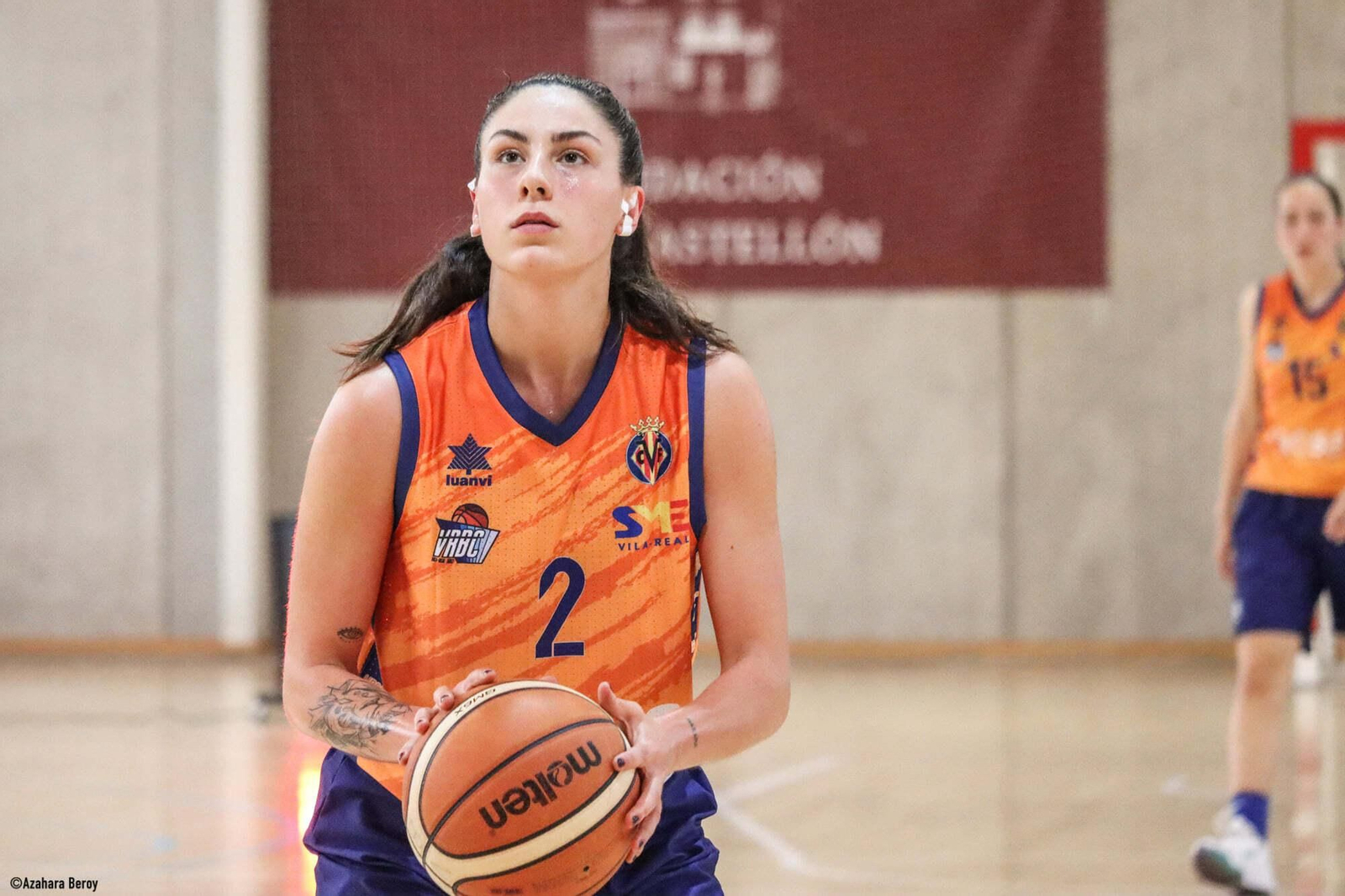 Noelia Masiá lanza un tiro libre durante la temporada pasada.