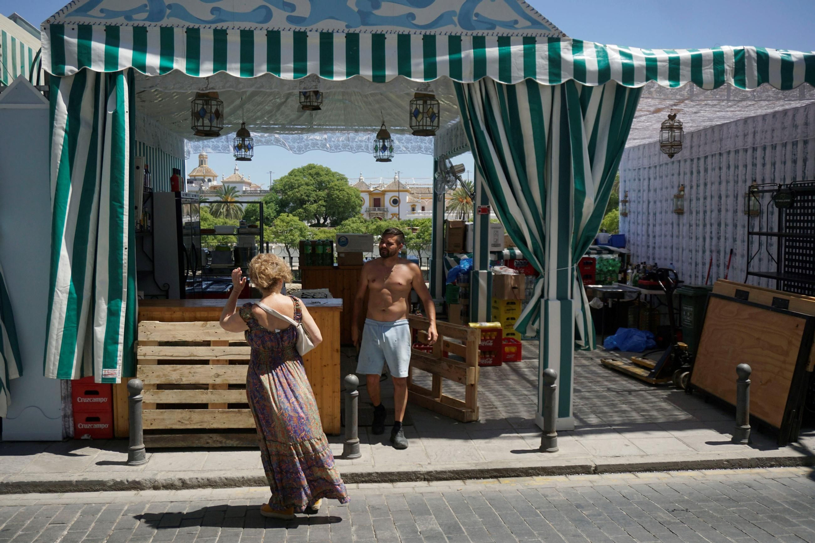Últimos preparativos para el arranque de la Velá de Triana 2025