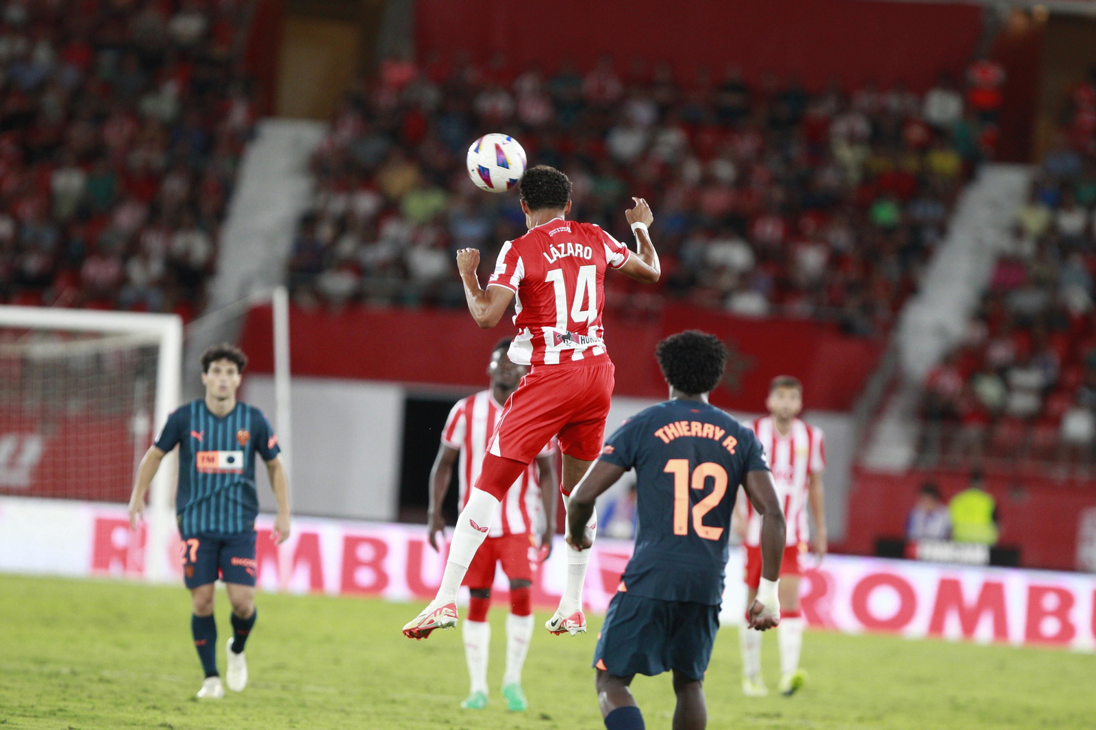 Imágenes del partido de La Liga Ea Sports U.D. Almería-Valencia C.F.