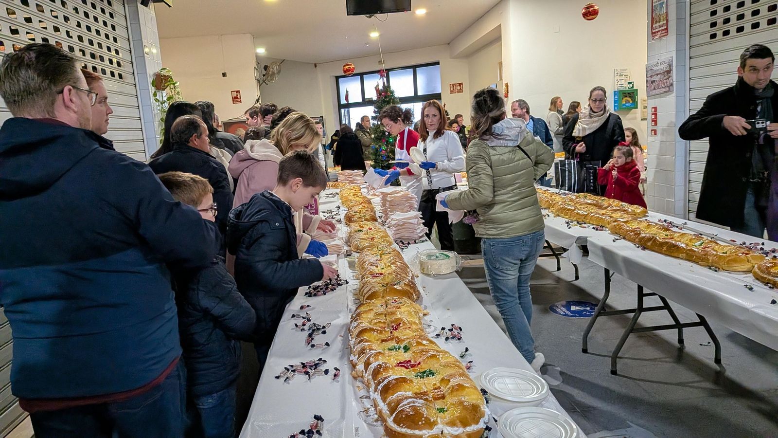 Degustación del roscón de reyes gigante en Lucena