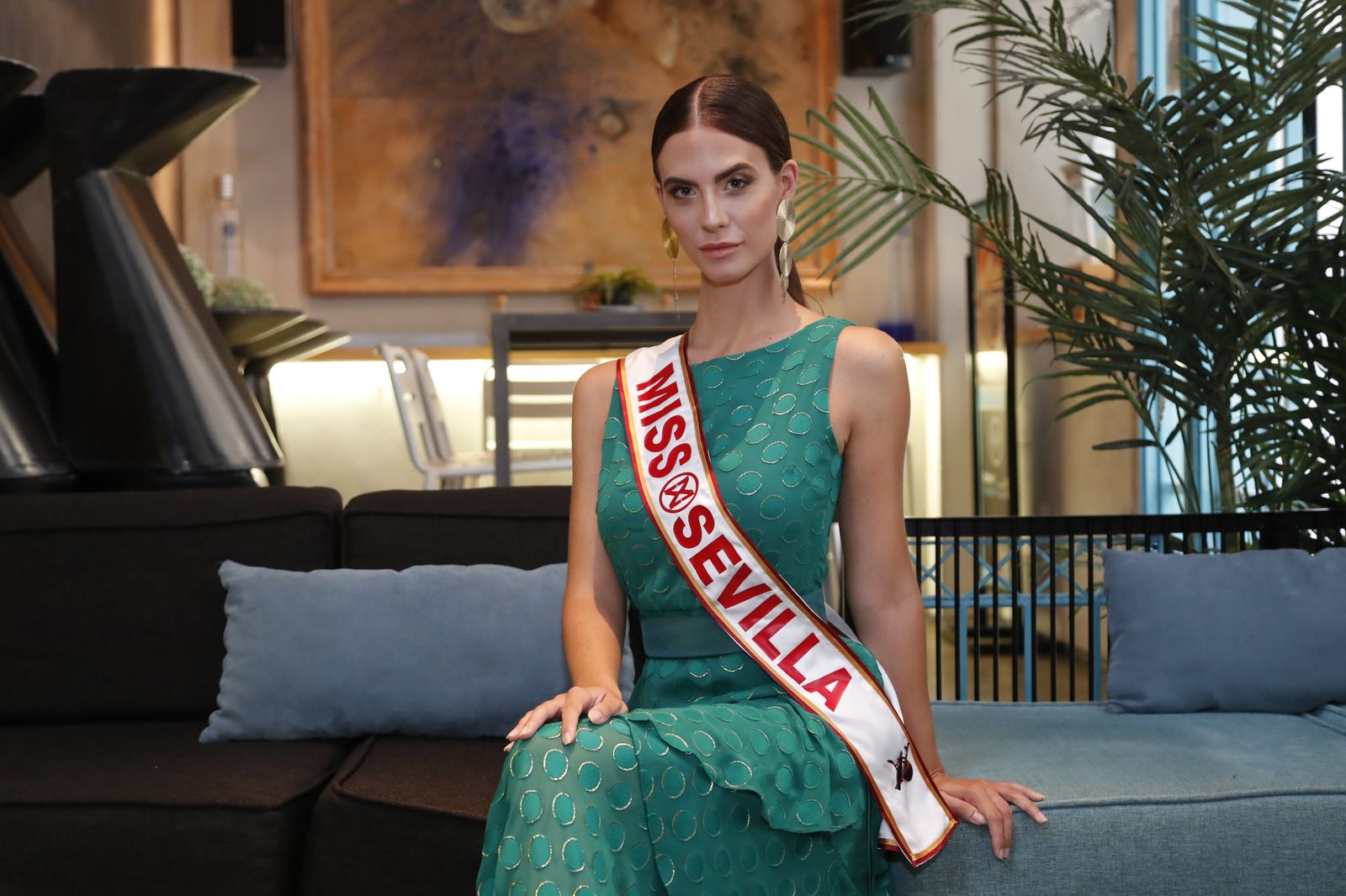 Imágenes de la entrevista de Julianna Ro, Miss World Sevilla en el Hotel Doña María