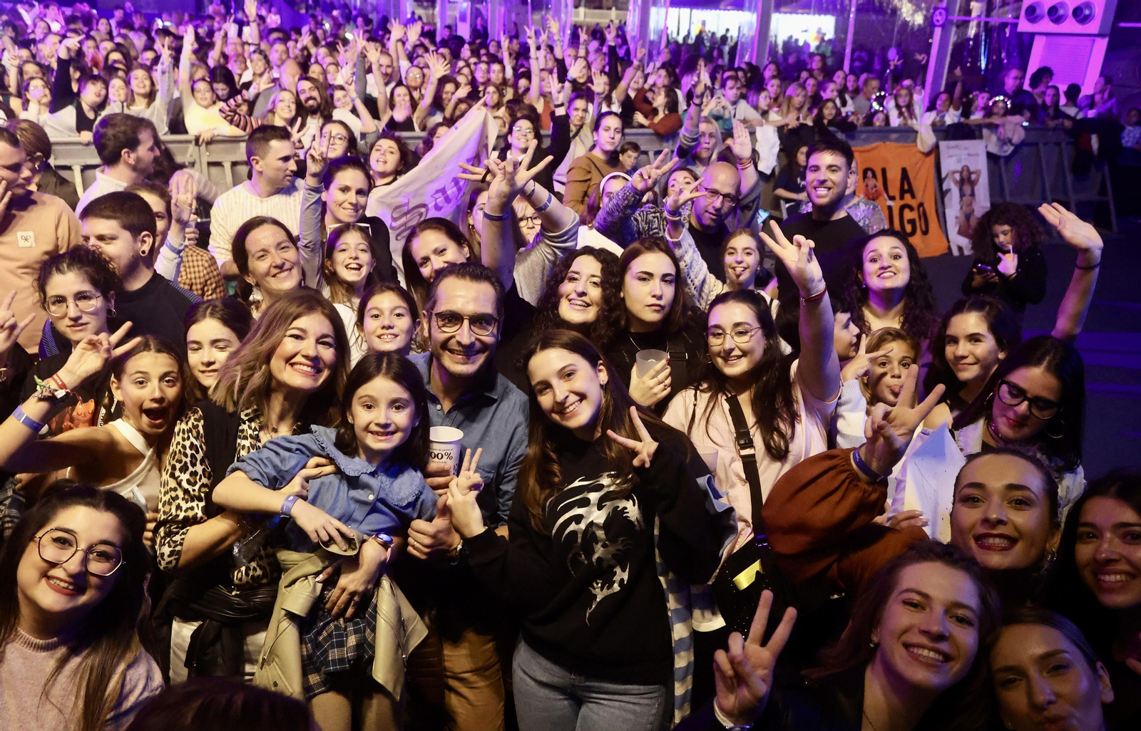 Búscate en el concierto de Lola Indigo
