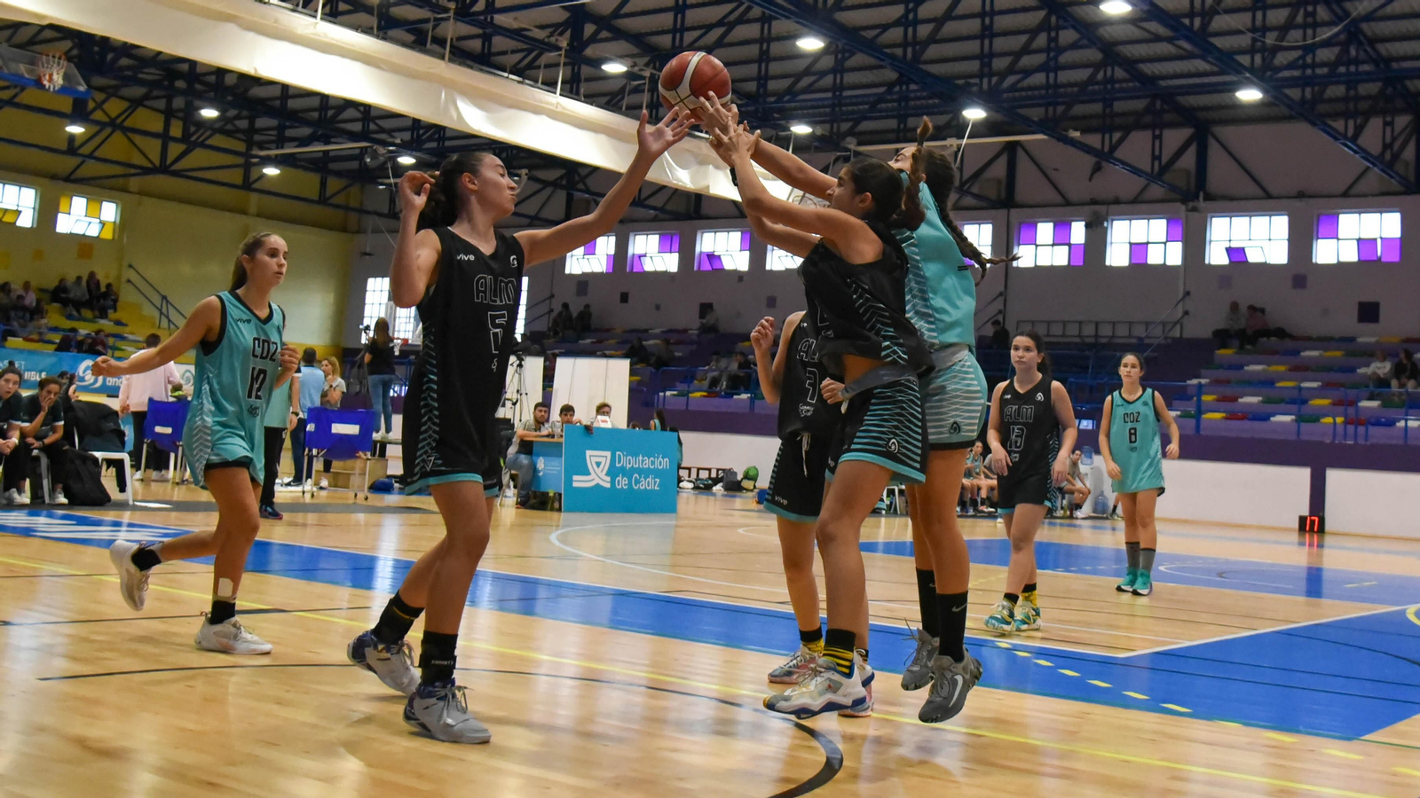 Las fotos de la segunda jornada del Andaluz infantil femenino de baloncesto en La Línea