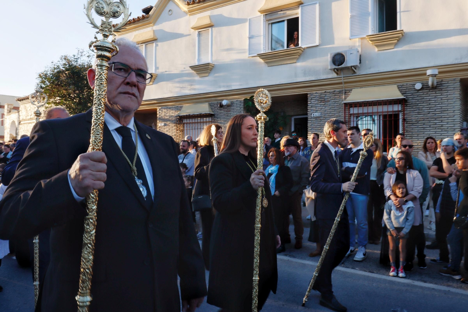 Imágenes de la salida de la Soledad en la Semana Santa de Chiclana 2025