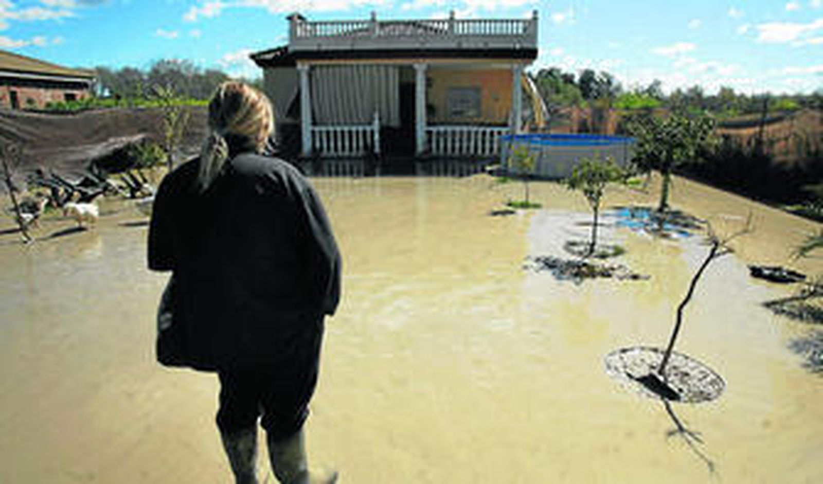 Los desembalses mantienen el nivel de alerta en las parcelaciones inundables