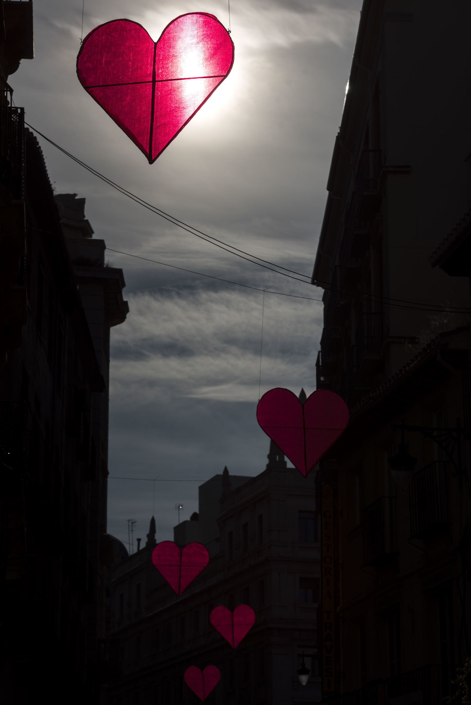 Granada se llena de corazones