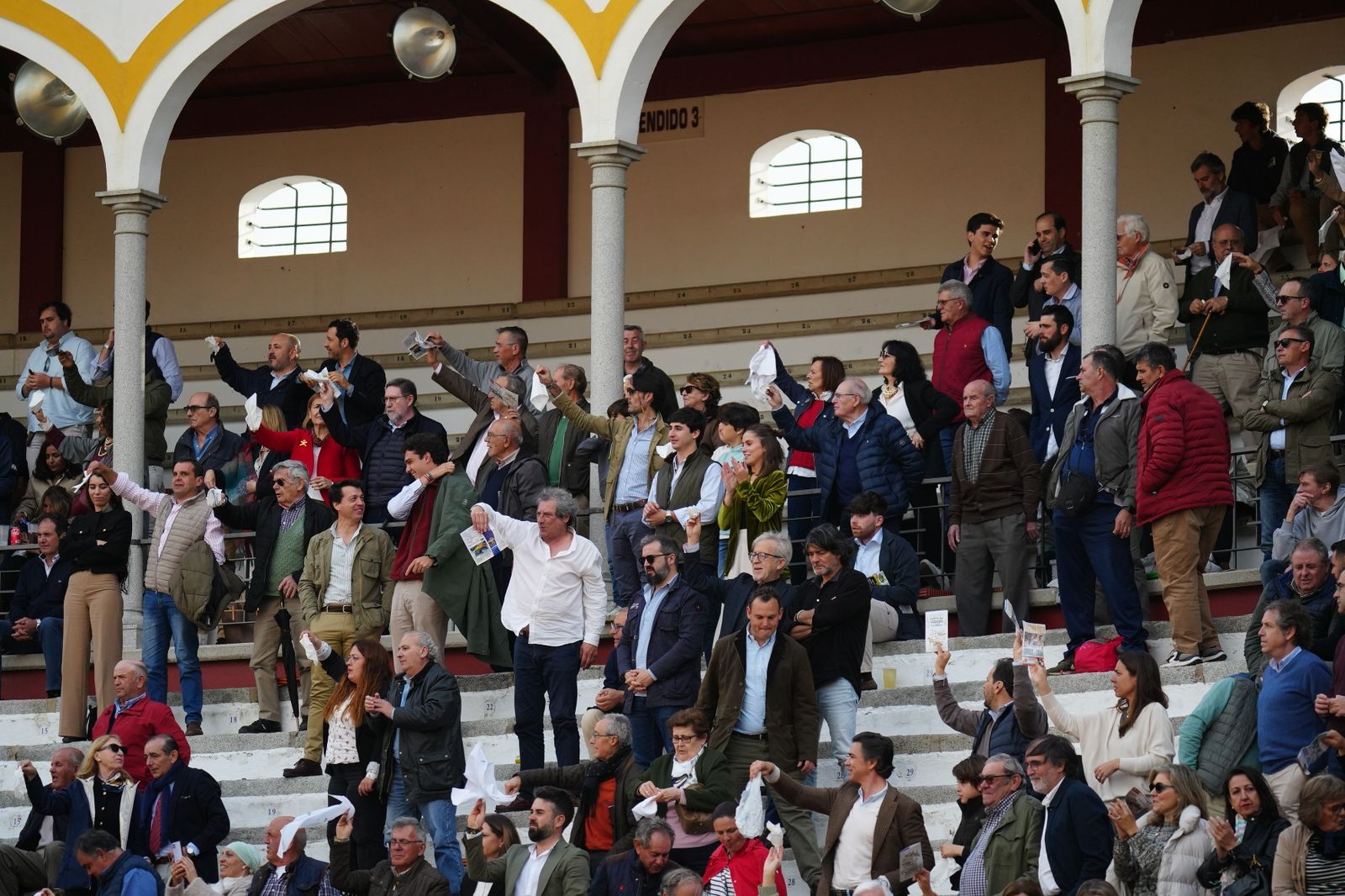 La corrida de primavera con Talavante, Pablo Aguado y Juan Ortega en Pozoblanco, en imágenes