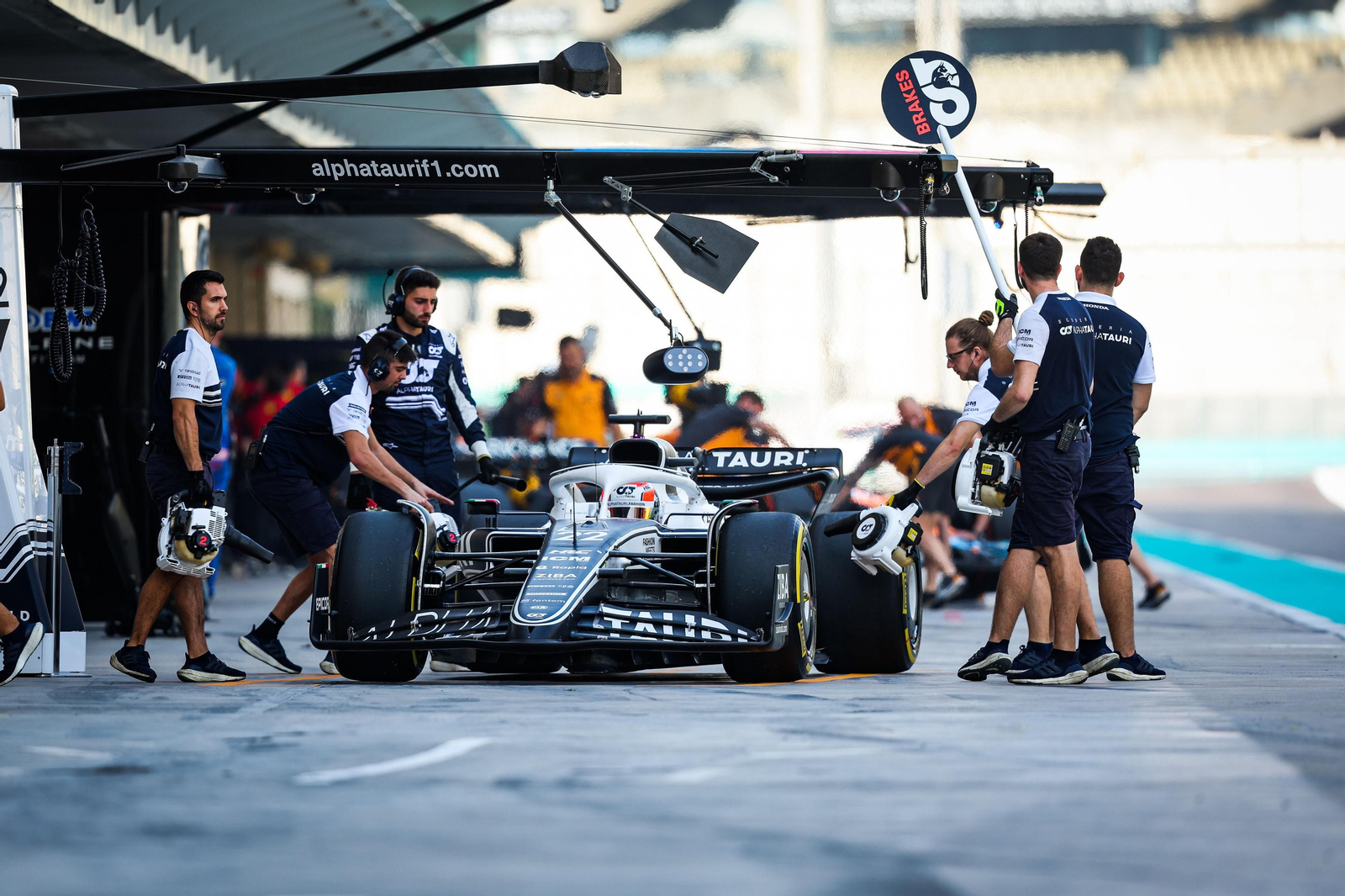 Las escuderías de  Fórmula uno se prueban tras el fin de temporada