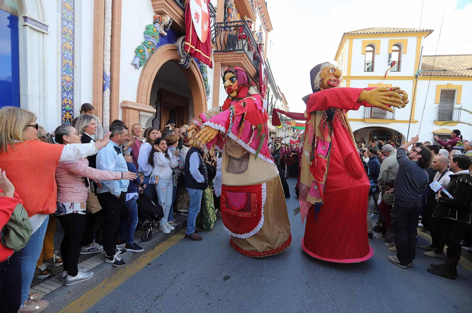 Imágenes del gran ambiente en la Feria Medieval de Palos de la Frontera, Huelva