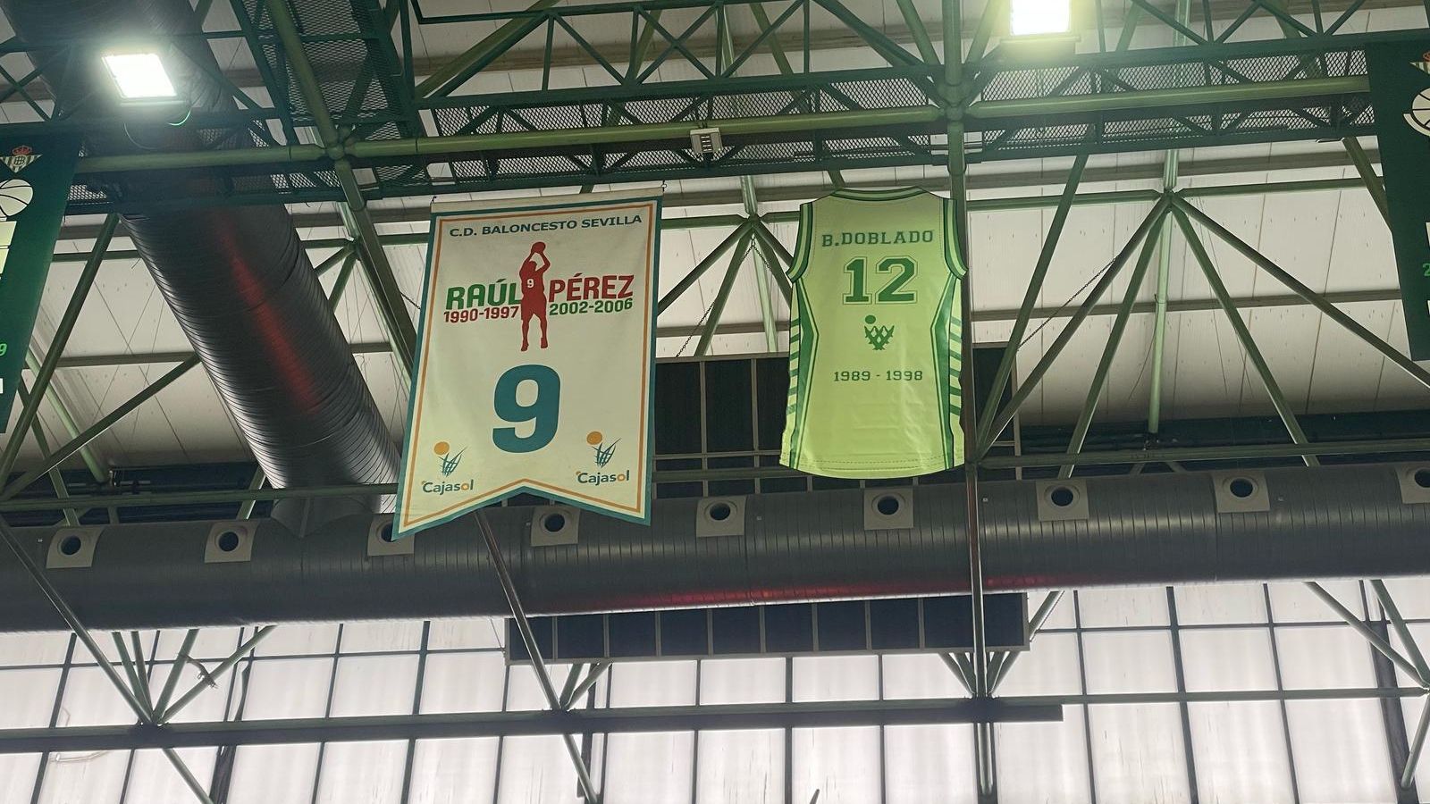 El dorsal de Benito Doblado inmortalizado en el techo de San Pablo.