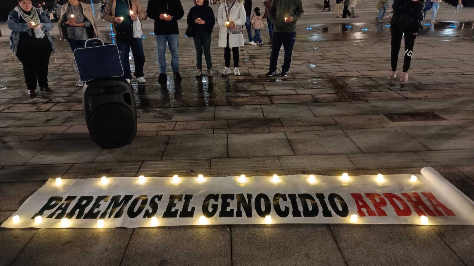 Concentración de la Asamblea La Isla por Palestina en la plaza del Rey de San Fernando.