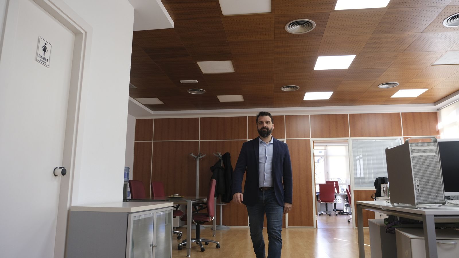 Juan Francisco Rojas en la redacción de Diario de Almería