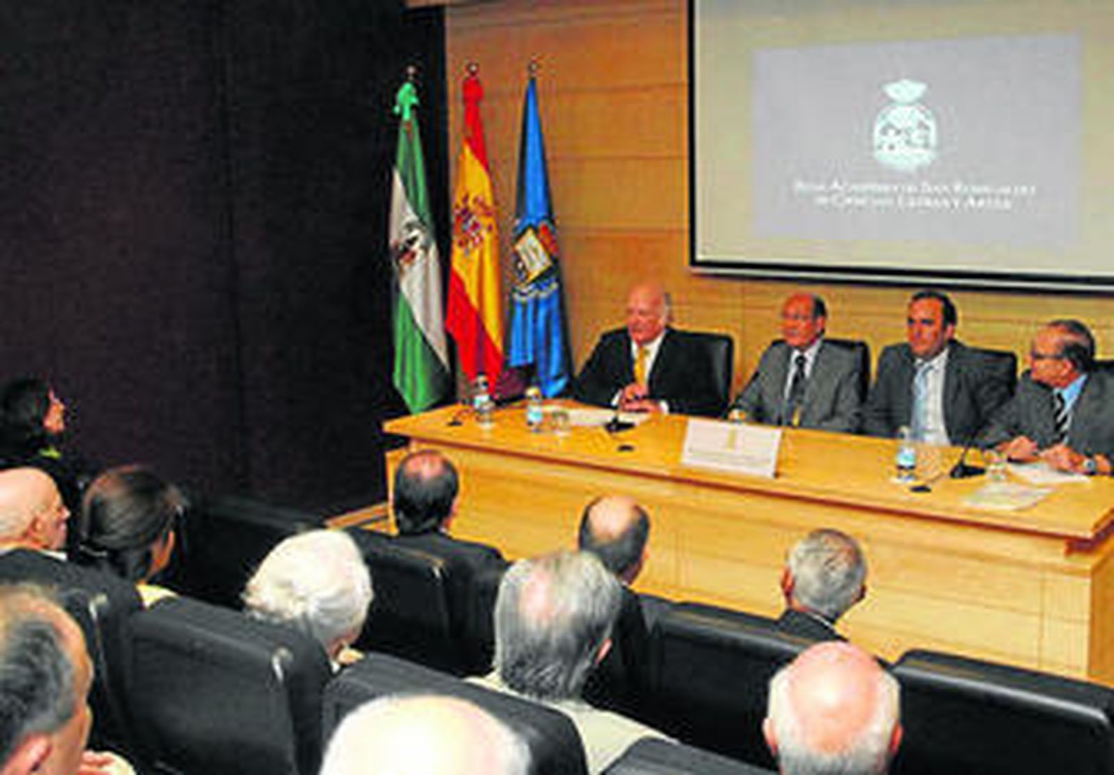 Un momento de la conferencia de Cuevillas.