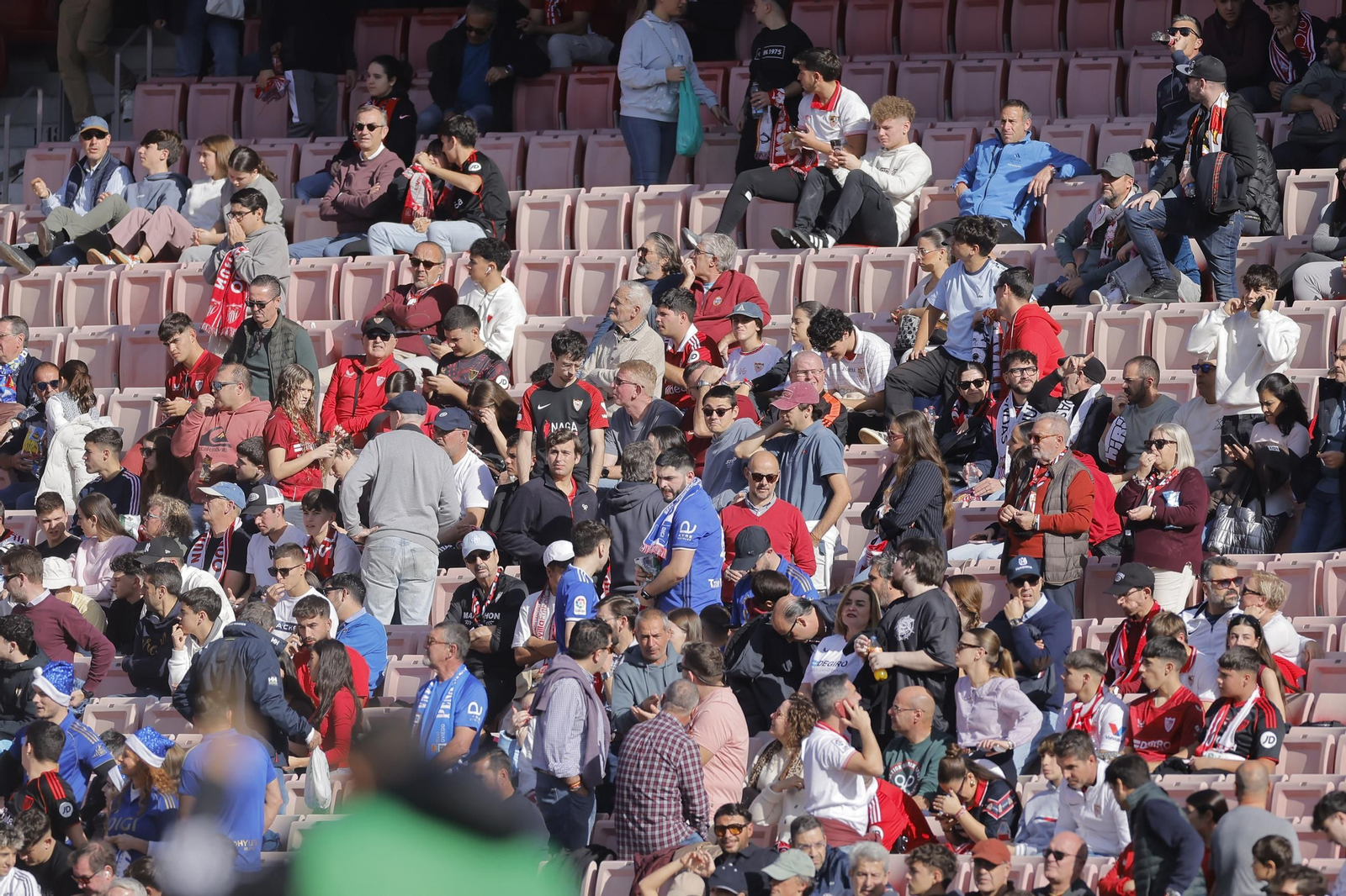 Búscate en las fotos del Sevilla - Oviedo