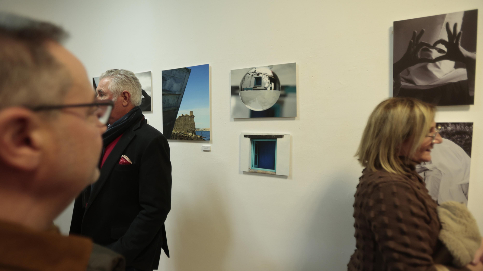 Inauguración exposición fotográfica colectiva "Diferente"