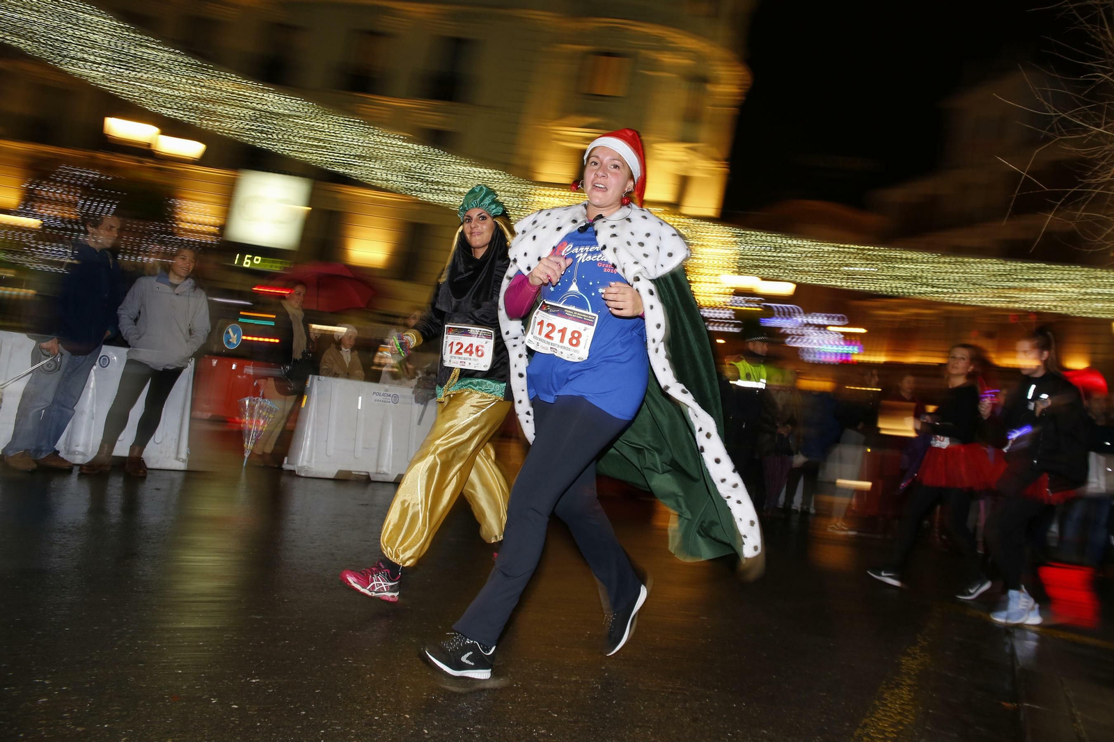 Las imágenes de los mejores disfraces en la Carrera de la Suerte de Granada