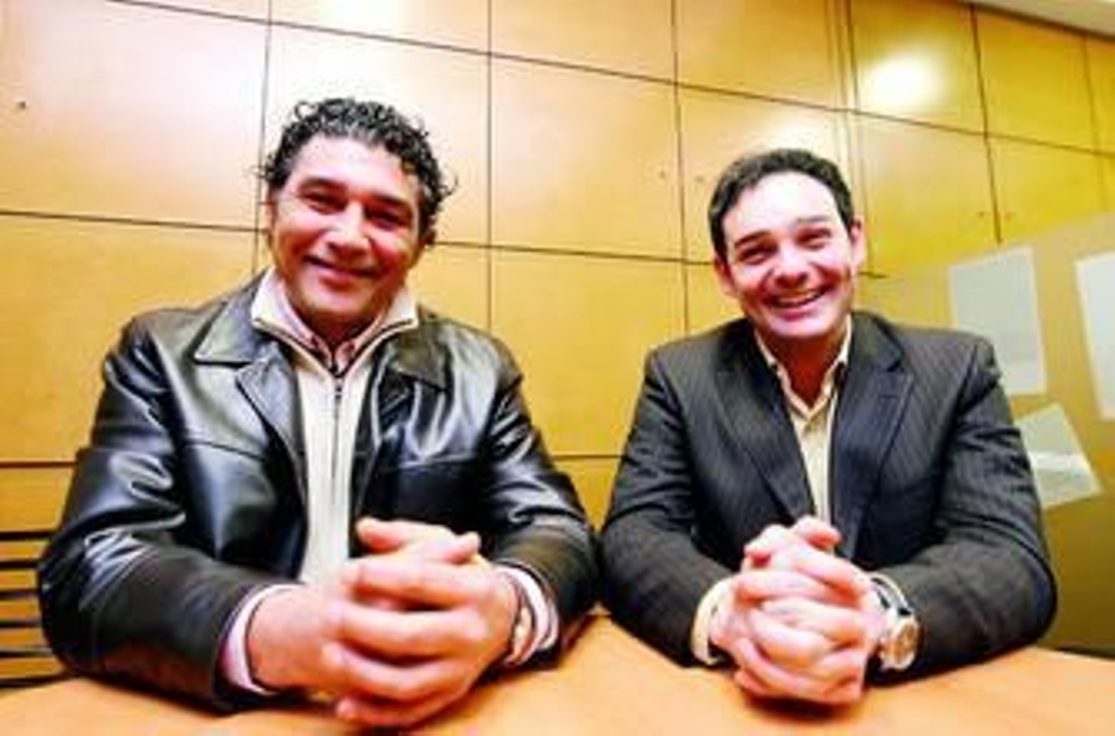 Nicolás Yánez Fernández (izquierda) y José Miguel Sánchez Arco son los inventores de la técnica decorativa.