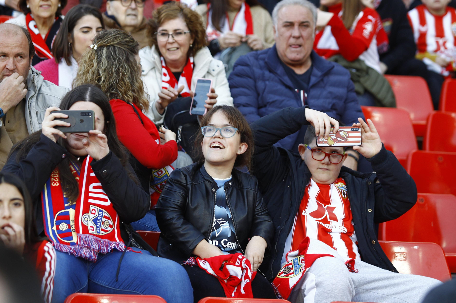 Imágenes de la victoria de la U.D. Almería ante el F.C. Barcelona