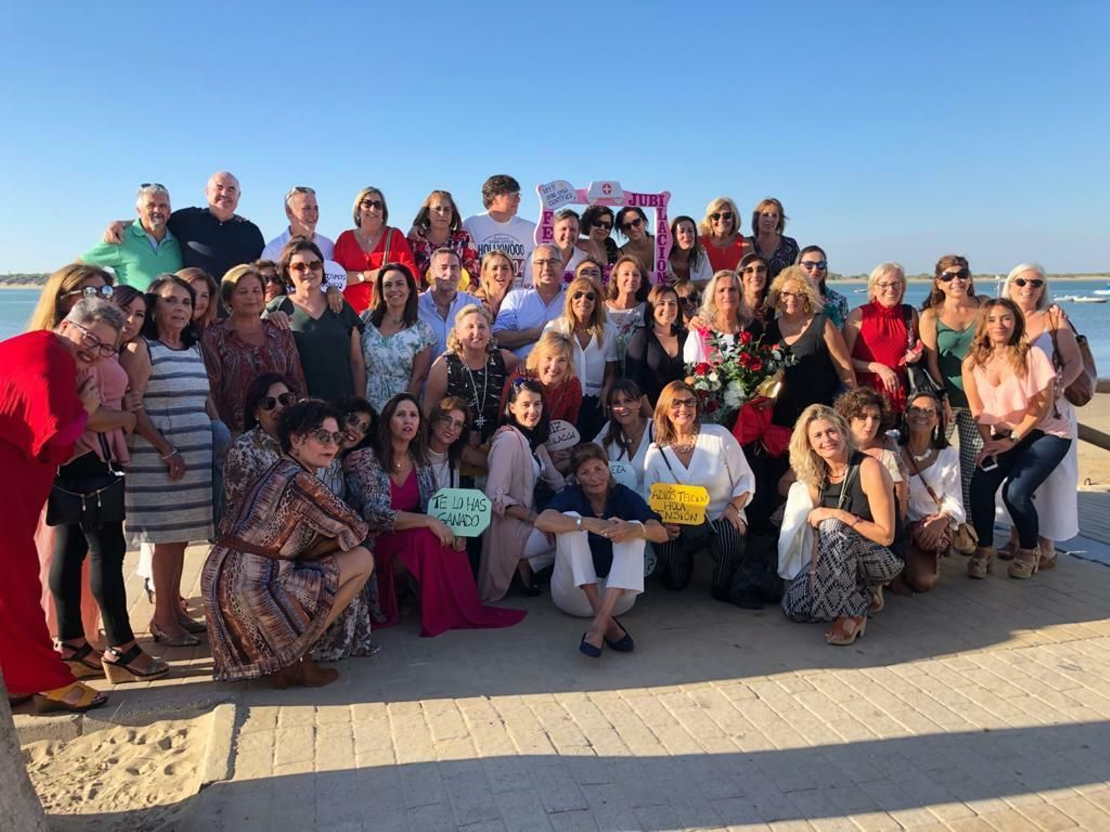 Leonor Alfaro, junto a sus compañeros del Hospital de Jerez en Sanlúcar.