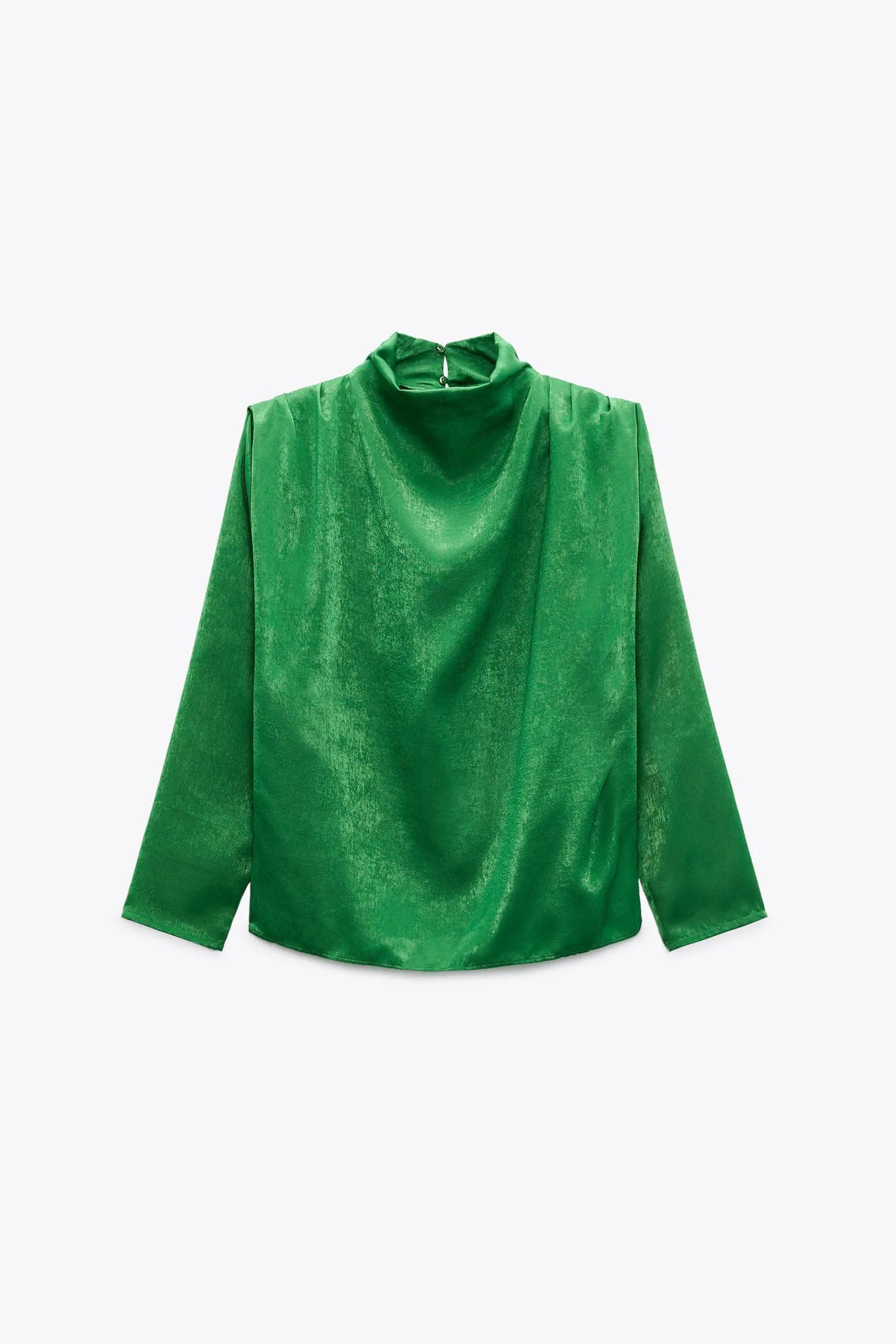 Blusa verde y satinada de Zara. Blusa verde y satinada de Zara.