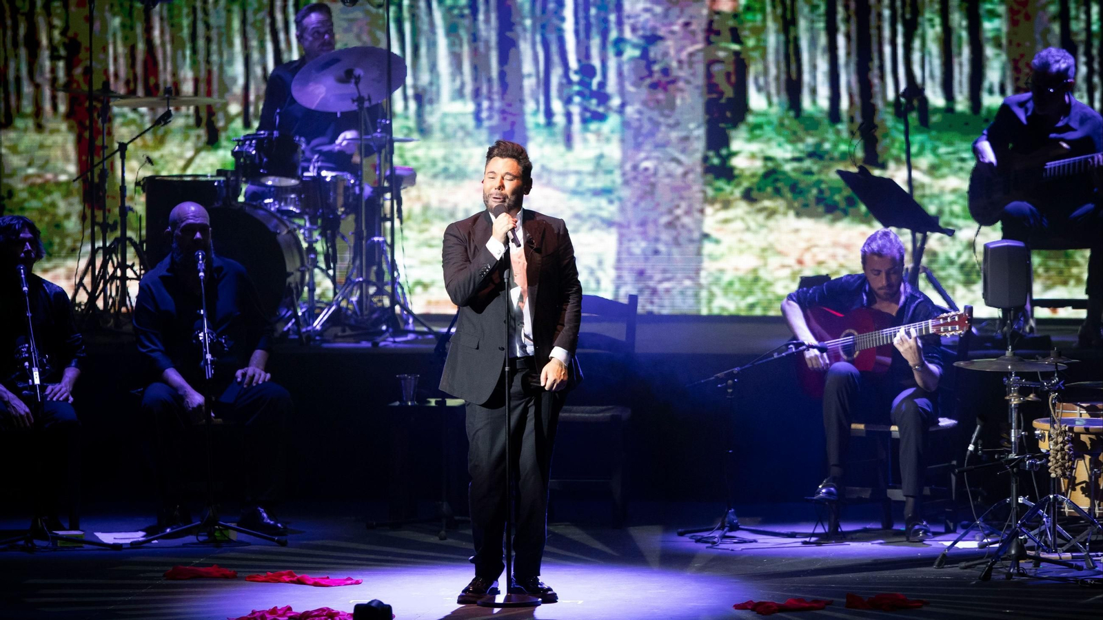 Miguel Poveda presenta el montaje Había mil Federicos