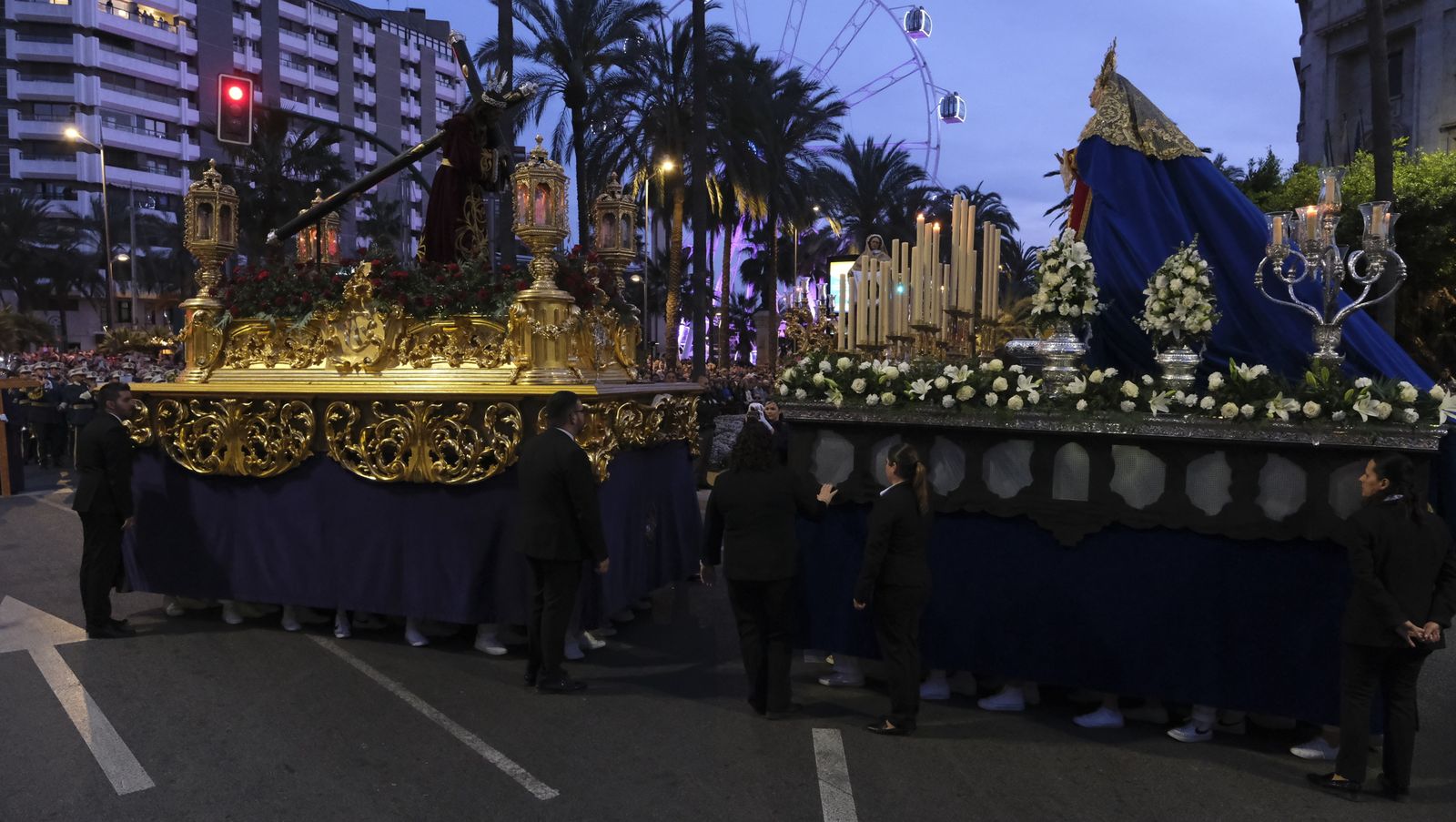 La procesión del Encuentro por las calles de Almería, en imágenes