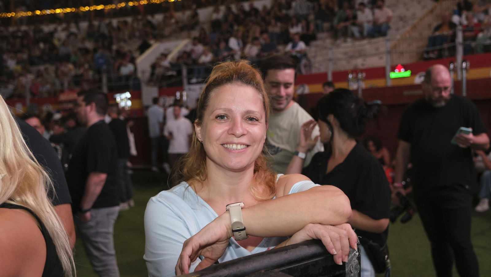 El concierto de Melendi llena de fans la Plaza de Toros de Almería, en imágenes