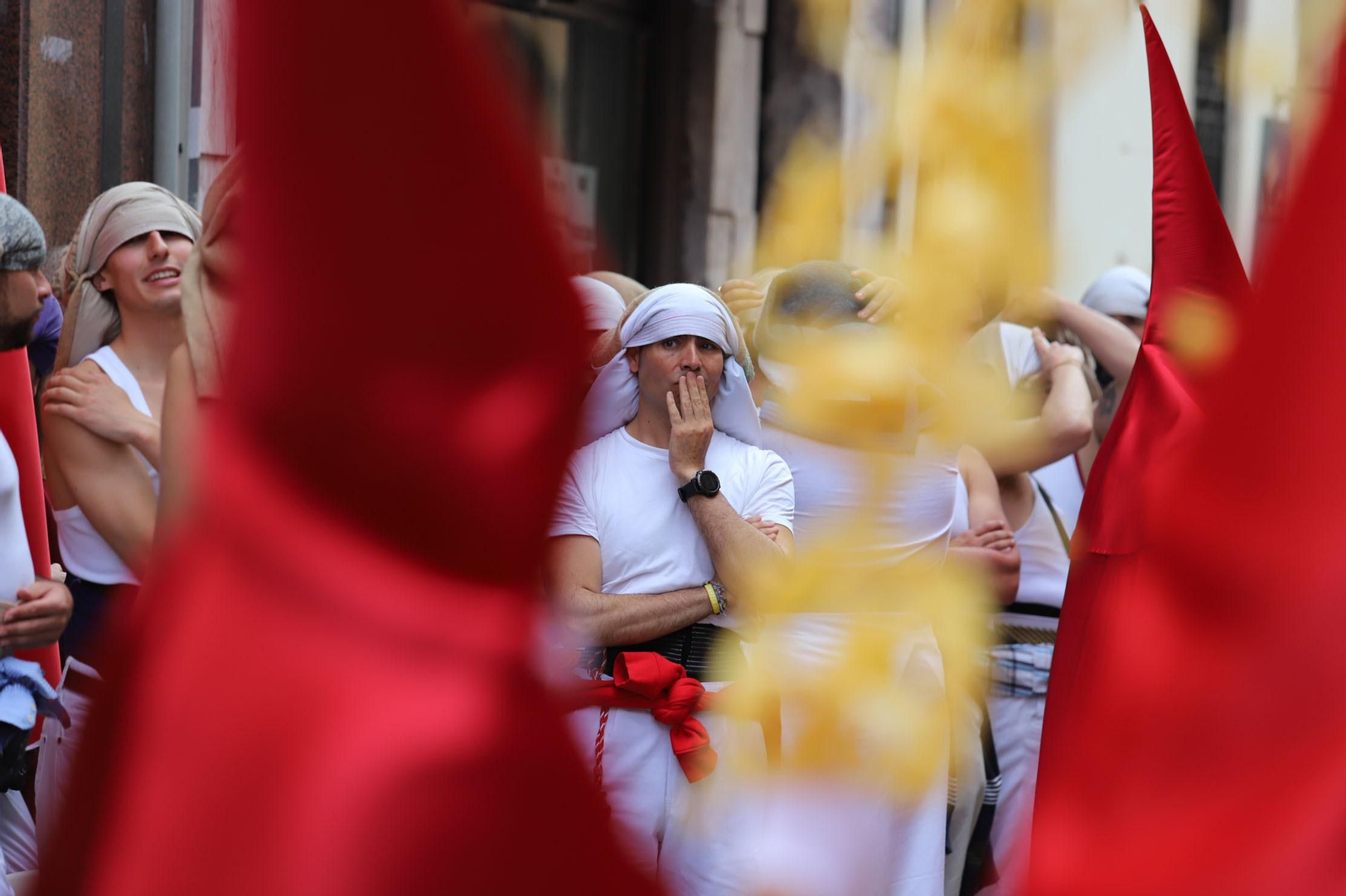 Imágenes del recorrido de la Borriquita  por las calles de Huelva