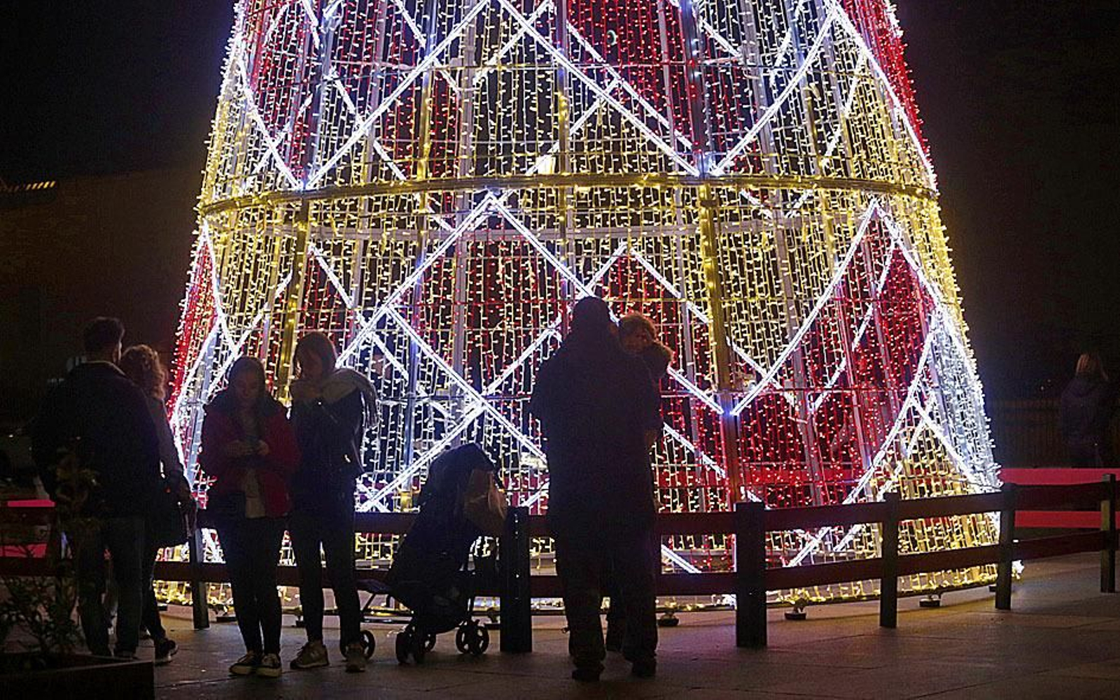 El encendido del alumbrado inaugura la Navidad en Cádiz