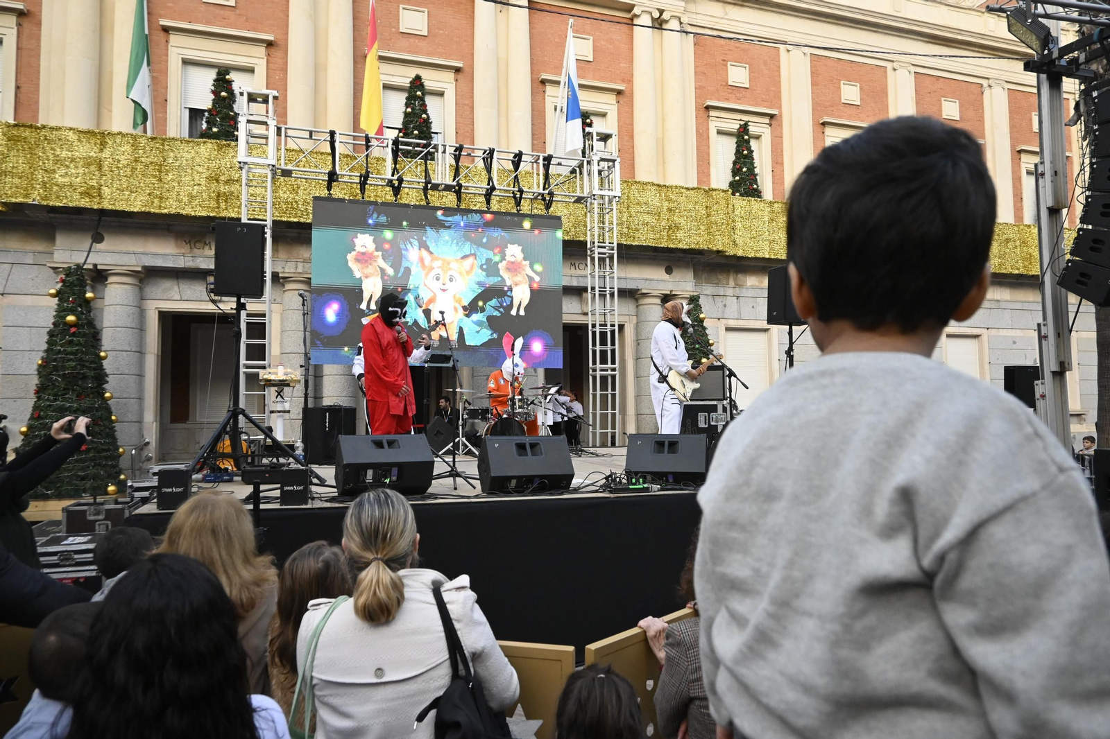 Imágenes de la nevada y alumbrado navideño en Huelva