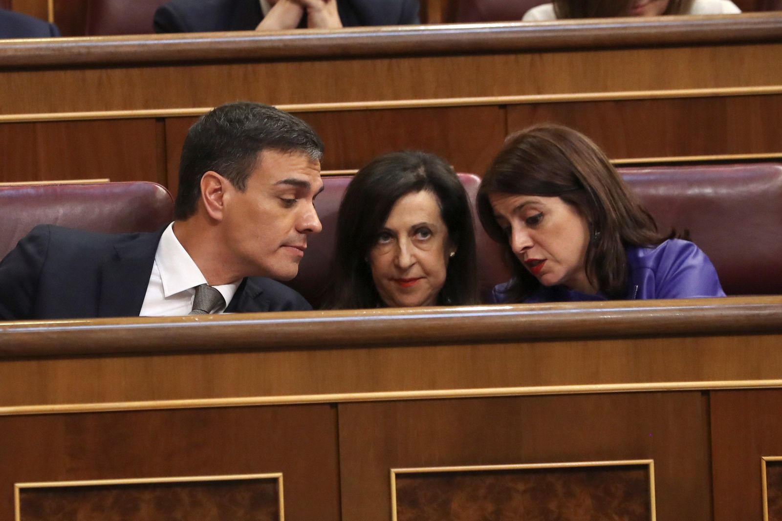 Pedro Sánchez, Margarita Robles y Adriana Lastra, durante la primera jornada de la moción de censura el jueves.