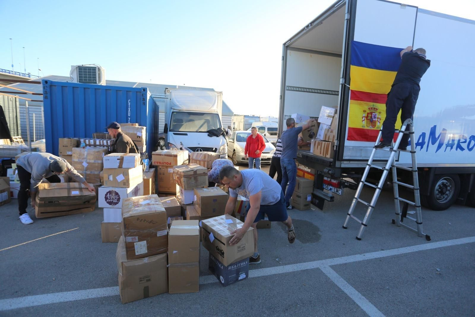 Málaga envía ayuda humanitaria a Ucrania, en fotos